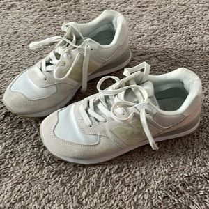 Grey and white size 9 WOMENS NEW BALANCE 574